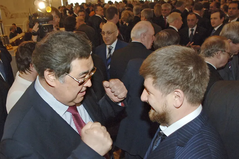 2007 yil aprel. Aman Tuleyev va Checheniston rahbari Ramzan Qodirov Rossiya prezidentining Federal majlisga murojaati boshlanishidan oldin.
